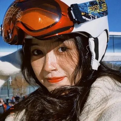 挥著翅膀的女孩
